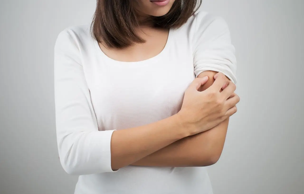 Prurito e stanchezza continua? Potrebbe essere colpa degli acari ecco i sintomi