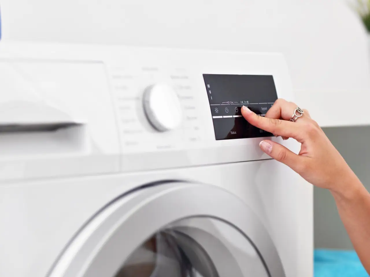 Cosa succede se lavo i panni a 60 gradi? Ecco i capi che si restringono