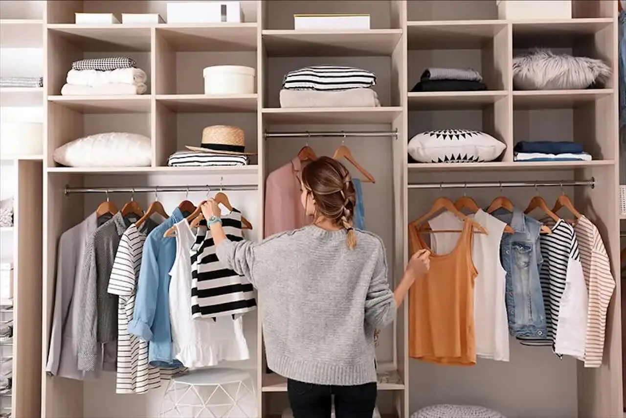 Non iniziare il cambio di stagione prima di aver pulito l’armadio in questo modo
